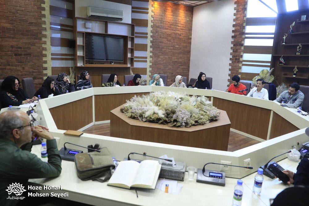 در نگاه حافظ، عشق راهنمای انسان است