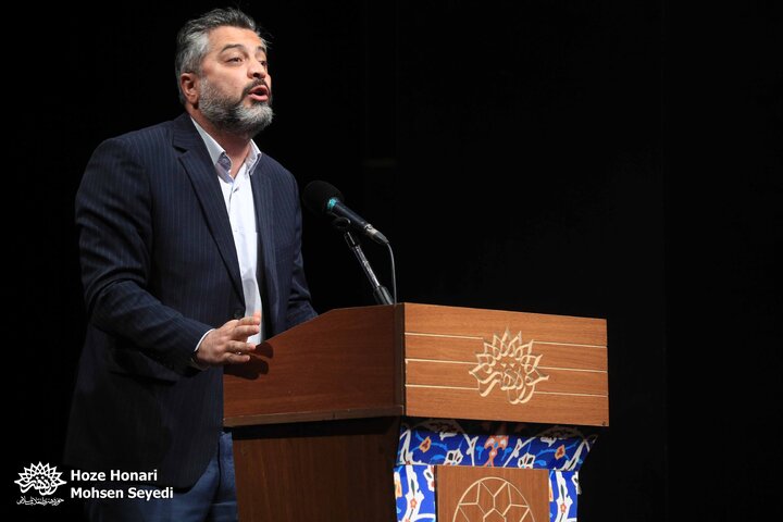 رونمایی از کتاب شعر آیینی «من از کودکی…»