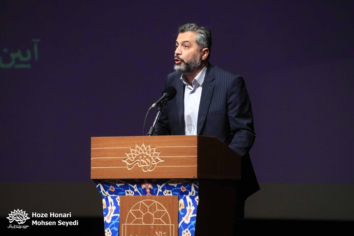 رونمایی از کتاب شعر آیینی «من از کودکی…»