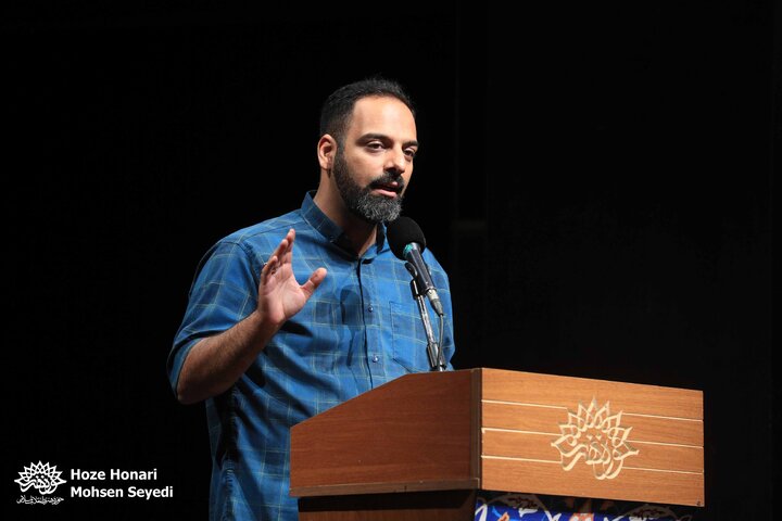 رونمایی از کتاب شعر آیینی «من از کودکی…»