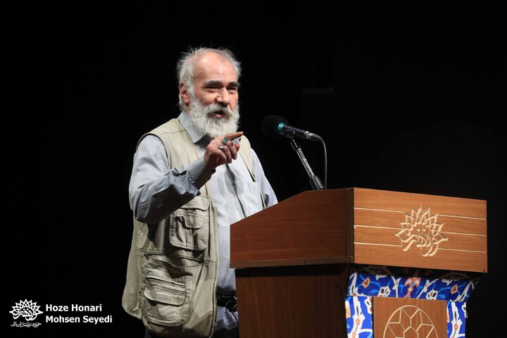 رونمایی از کتاب شعر آیینی «من از کودکی…»