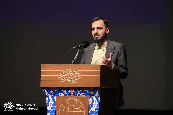 رونمایی از کتاب شعر آیینی «من از کودکی…»