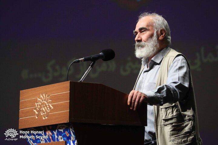 رونمایی از کتاب شعر آیینی «من از کودکی…»