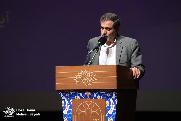 رونمایی از کتاب شعر آیینی «من از کودکی…»