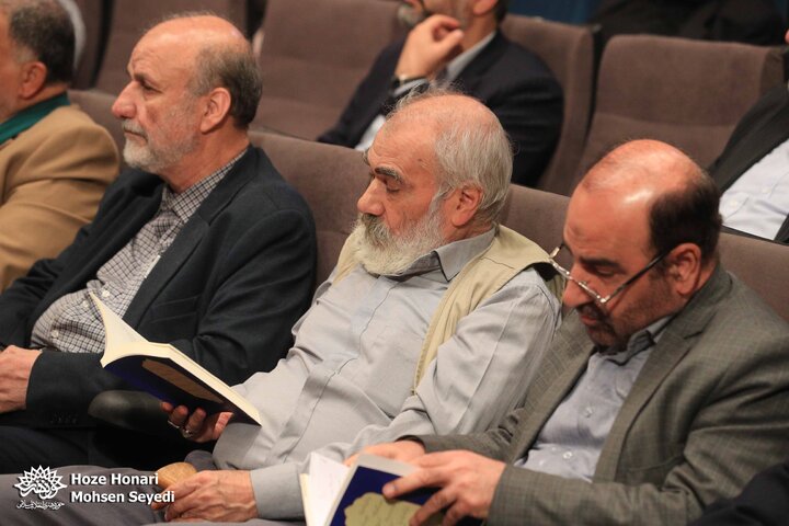 رونمایی از کتاب شعر آیینی «من از کودکی…»