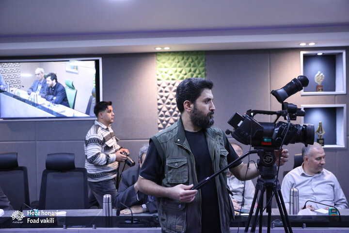 جلسه نقد کتاب «آن سوی دیوار»