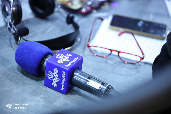 جلسه نقد کتاب «آن سوی دیوار»