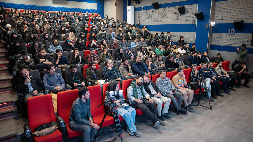 گرافیک، متعهد به القای پیام و برقراری ارتباط است