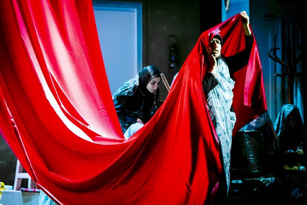 «قهرمان» با مضمون سه کتاب تقریظ شده توسط رهبر انقلاب، اجرا شد