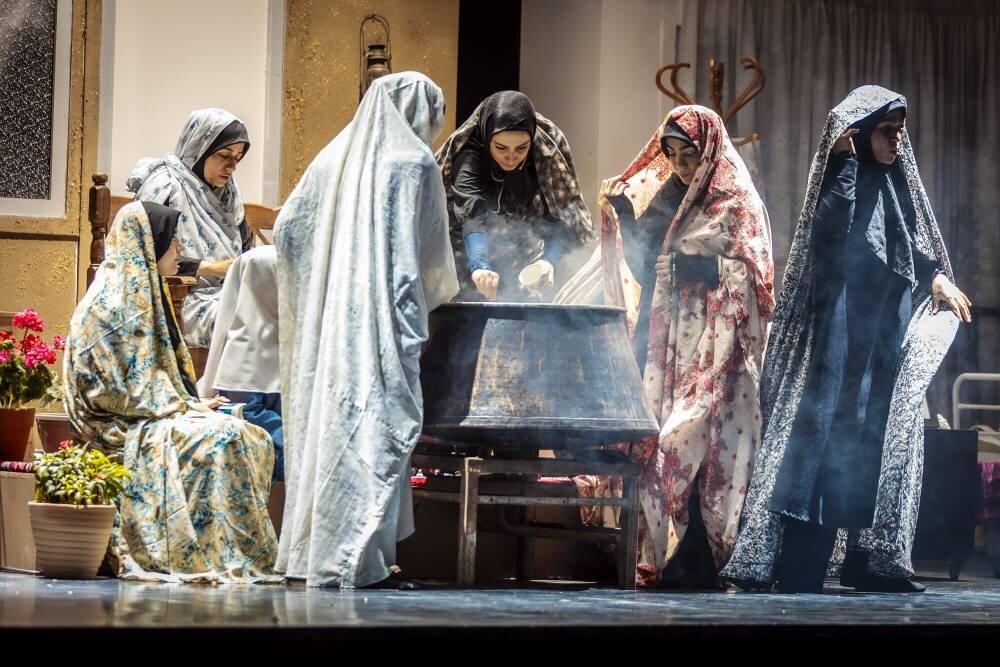 «قهرمان» با مضمون سه کتاب تقریظ شده توسط رهبر انقلاب، اجرا شد