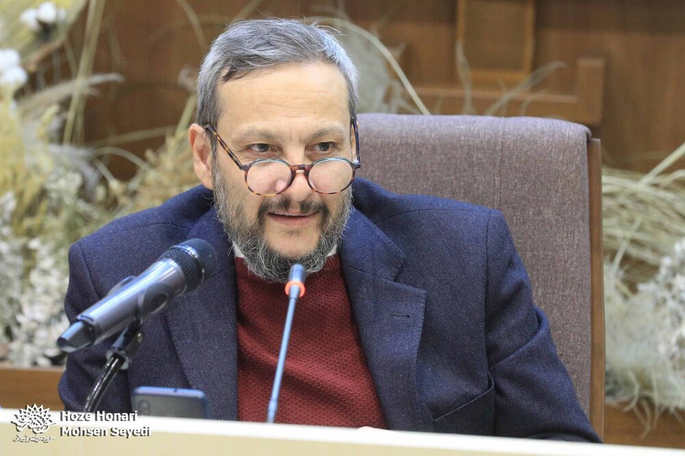 زبان فارسی وام‌دار قرآن است، نه صرفاً عربی