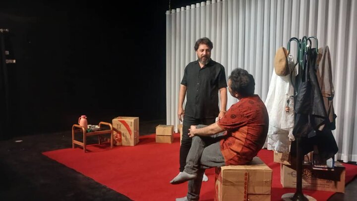 «نقطه، پایان» از تفکر تزریق شده به ذهن جوان ایرانی می‌گوید