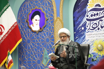 شاعر باید روایت الهی داشته باشد