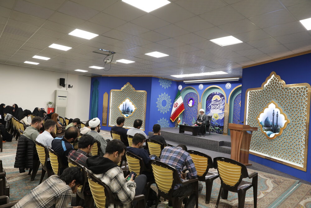 شاعر باید روایت الهی داشته باشد