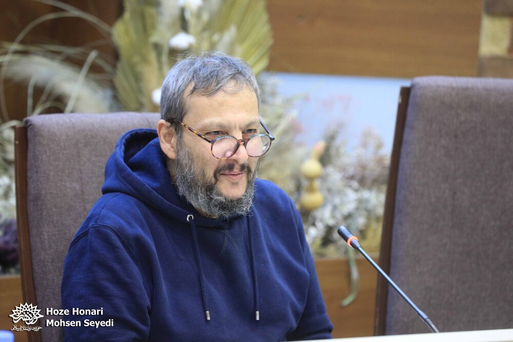 باید در مثنوی و فیه ما فیه مولوی، توقف و تأمل کرد