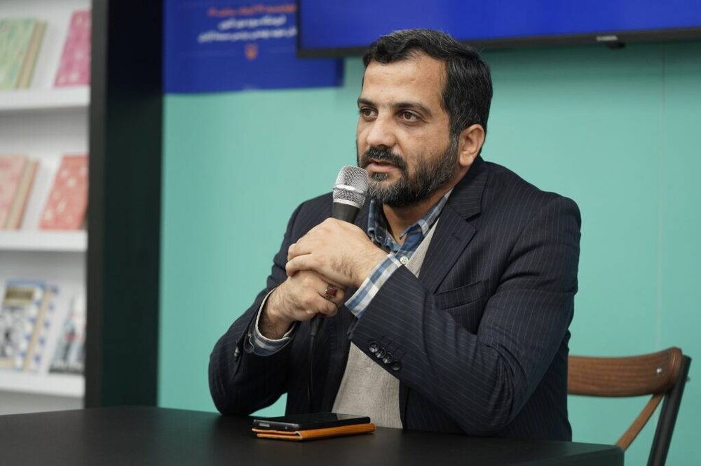 سفرنامه می‌تواند باعث لذت از روایت‌ها، شخصیت‌ها و توصیفات انسانی شود