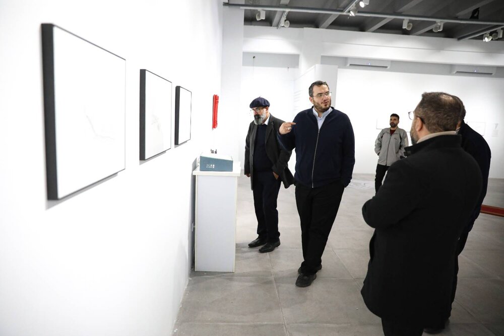 بازدید رئیس حوزه هنری از کارتونهای محمدحسین نیرومند