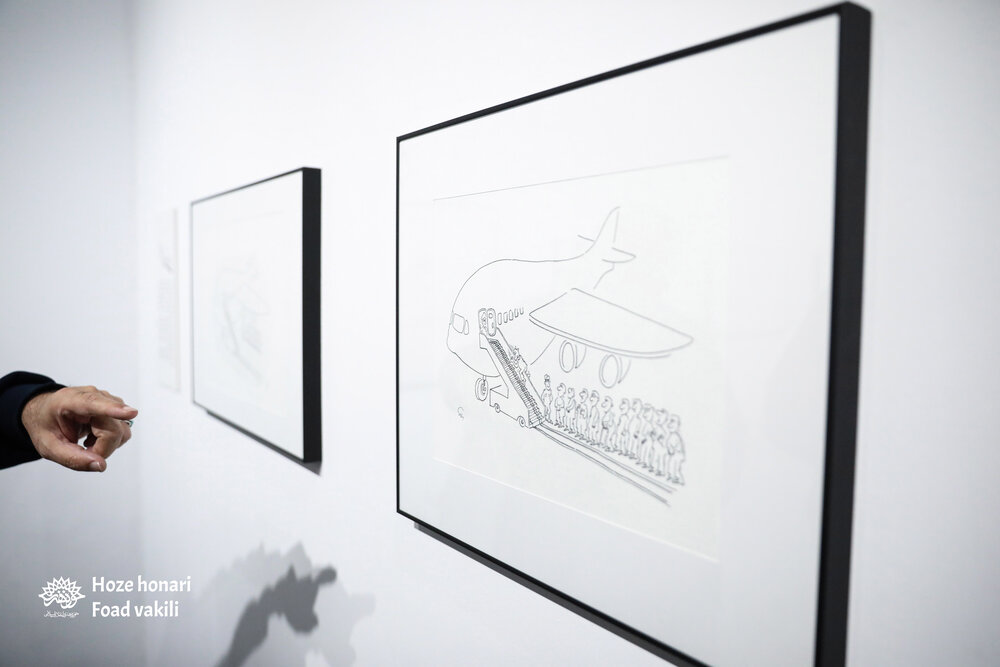 بازدید رئیس حوزه هنری از کارتونهای محمدحسین نیرومند