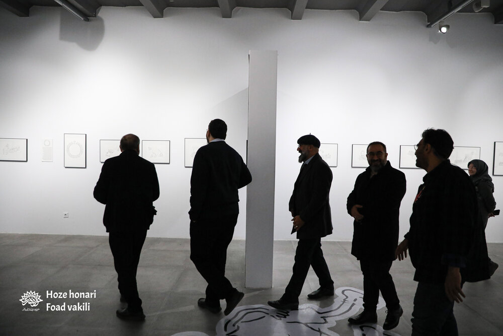 بازدید رئیس حوزه هنری از کارتون‌های محمدحسین نیرومند