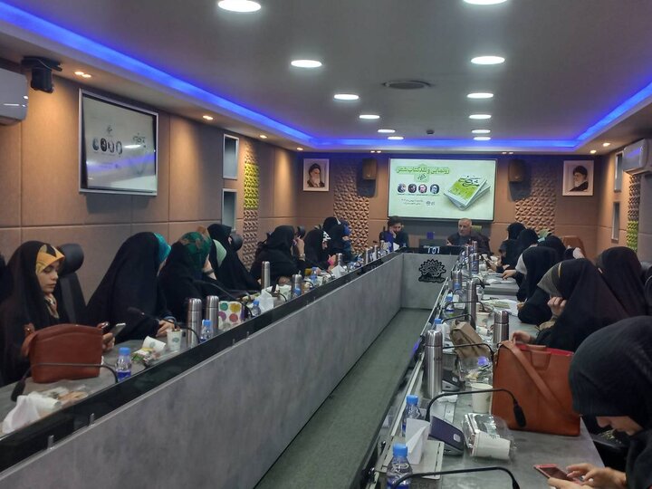 رسیدن شاعر به زبان ویژه ساده نیست/ سهم نیایش در سروده‌ها اندک است