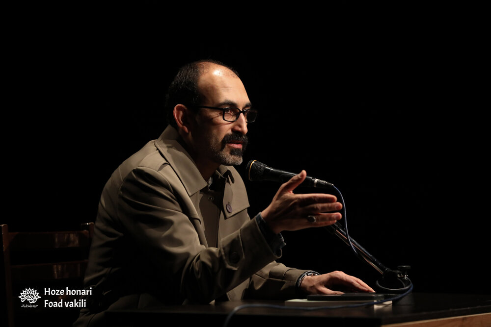 رسیدن شاعر به زبان ویژه ساده نیست/ سهم نیایش در سرودهها اندک است