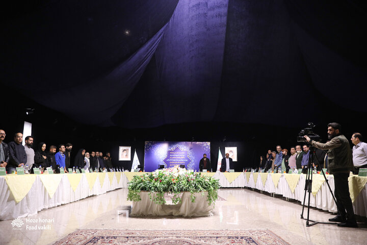 نشست صمیمانه ریاست حوزه هنری با کارگردانان و کارشناسان نمایش استان‌های حوزه هنری