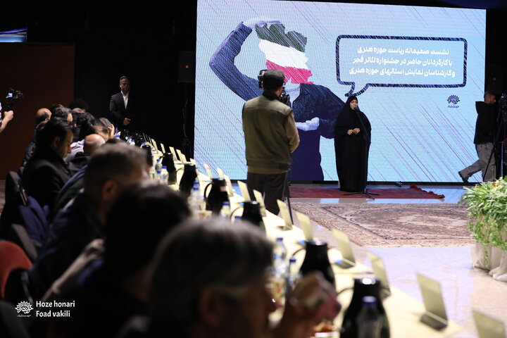 نشست صمیمانه ریاست حوزه هنری با کارگردانان و کارشناسان نمایش استان‌های حوزه هنری