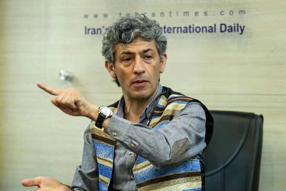 «وی‌لا» و نگاهی انتقادی با زبان طنز؛ بحث سکه و دلار به تئاتر کشیده شد