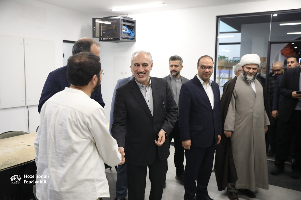 بازدید معاون برنامه و بودجه از کارستان