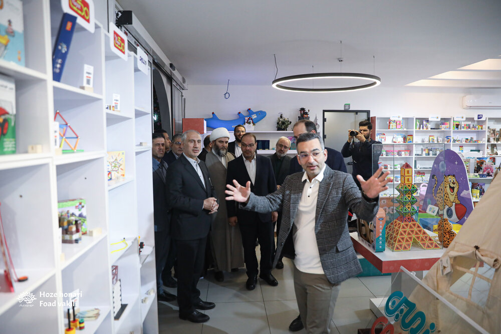 بازدید معاون برنامه و بودجه از کارستان