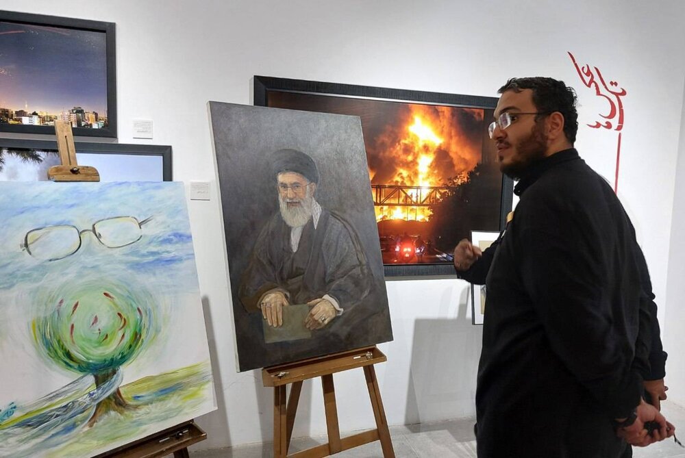 بازدید رئیس حوزه هنری از کارگاه خلق اثر تجسمی «رهبر شهید»