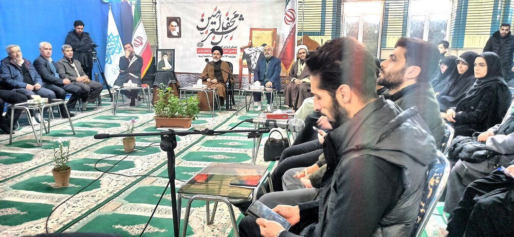 ویژهبرنامه ادبی «محفل شعر امین» همزمان با سراسر کشور در ارومیه برگزار شد