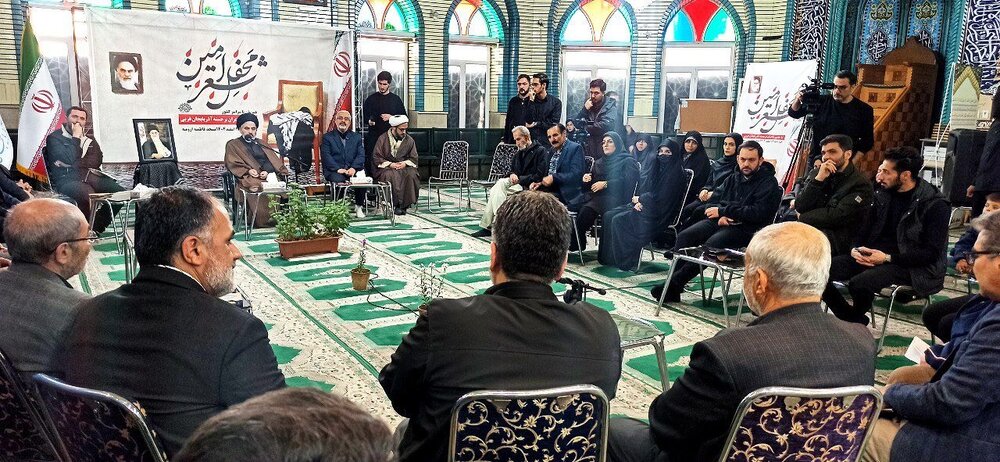 ویژه‌برنامه ادبی «محفل شعر امین» هم‌زمان با سراسر کشور در ارومیه برگزار شد
