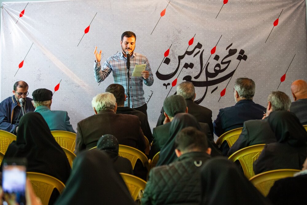 شاعران قزوینی در فراق رهبر شهید شعر خواندند