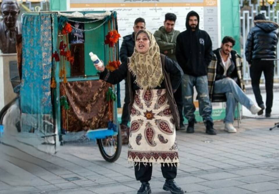 تئاتر در کنار مردم ایستاد