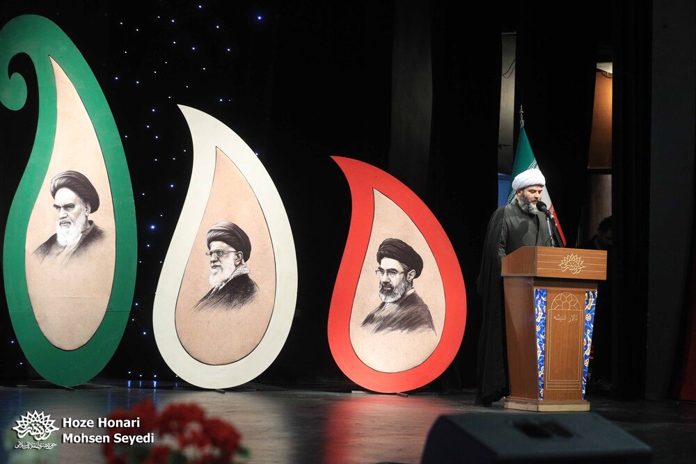هنر و ادبیات انقلاب اسلامی نسبت مستقیمی با امام شهیدمان داشت