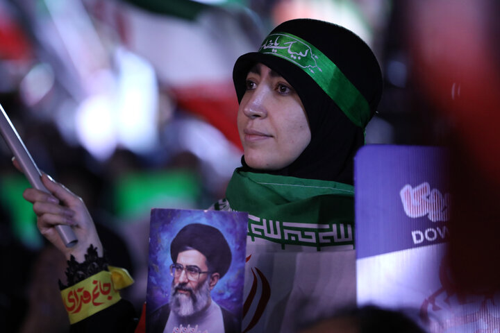 میدان ولی عصر، اتحاد مقدس، آقای تاجیک