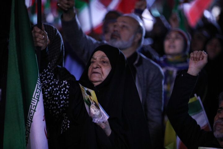میدان ولی عصر، اتحاد مقدس، آقای تاجیک