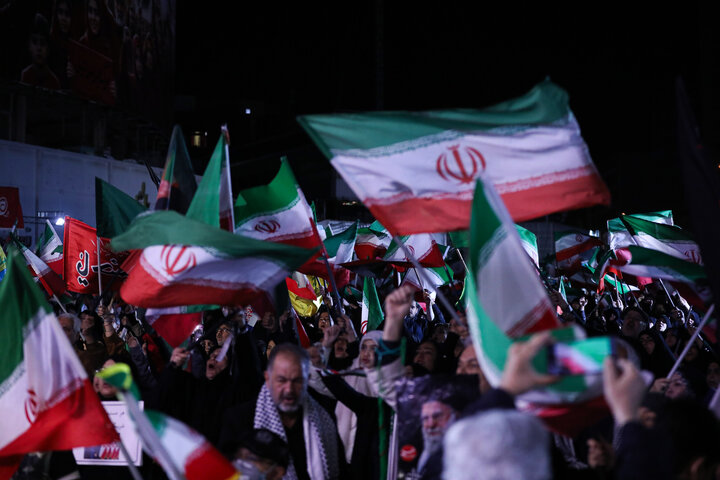 میدان ولی عصر، اتحاد مقدس، آقای تاجیک