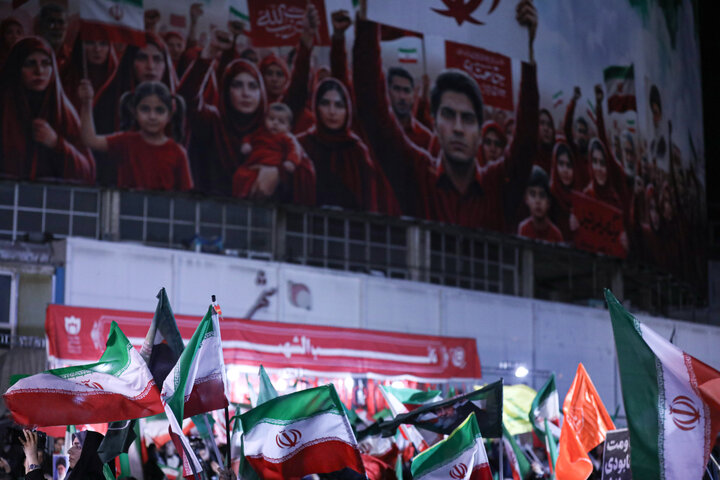میدان ولی عصر، اتحاد مقدس، آقای تاجیک