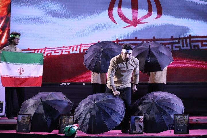 میدان ولی عصر، اتحاد مقدس، آقای تاجیک