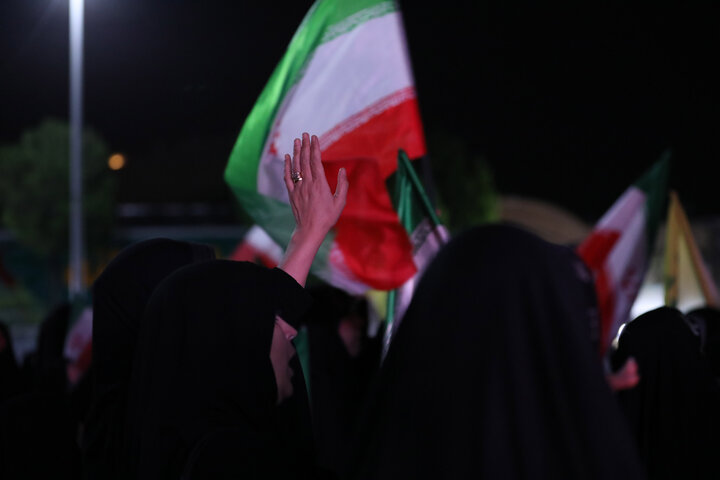 میدان شاپور ، به رنگ پرچم. حسین قاسمی