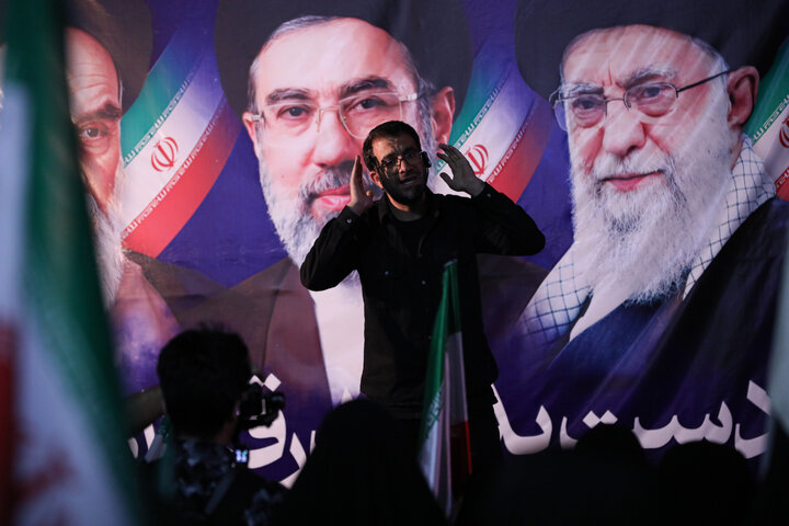 میدان شاپور ، به رنگ پرچم. حسین قاسمی