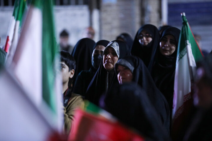 میدان شاپور ، به رنگ پرچم. حسین قاسمی