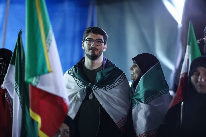 آرش کمانگیر مقابل دانشگاه تهران