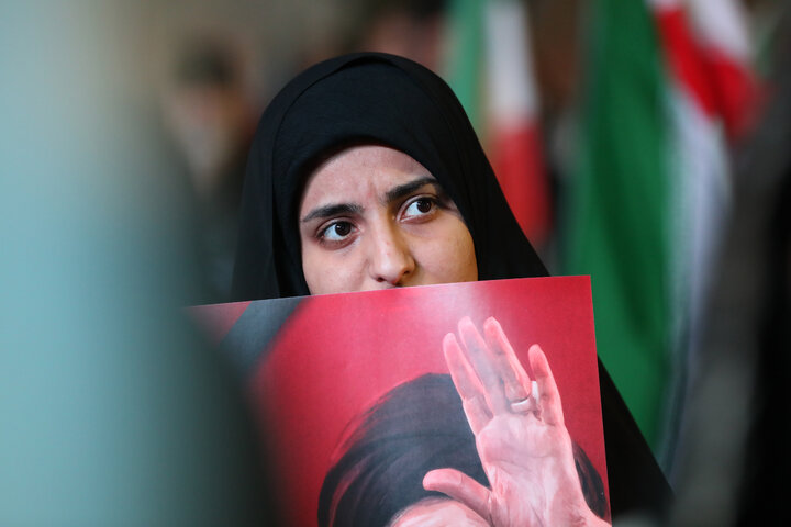 آرش کمانگیر مقابل دانشگاه تهران