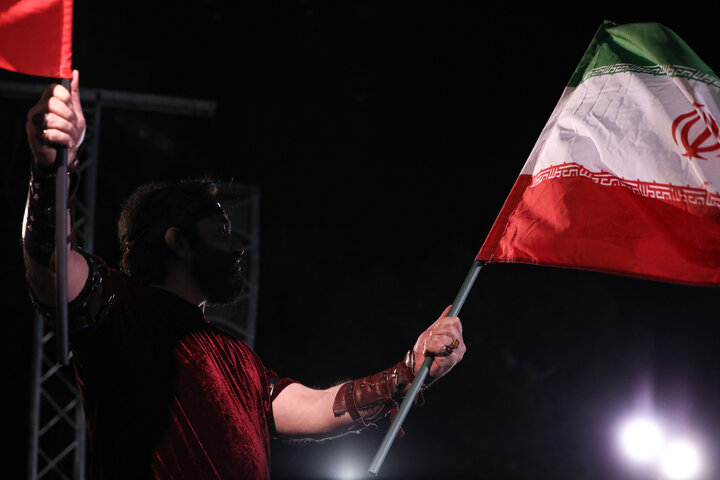 آرش کمانگیر مقابل دانشگاه تهران