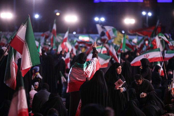 آرش کمانگیر مقابل دانشگاه تهران