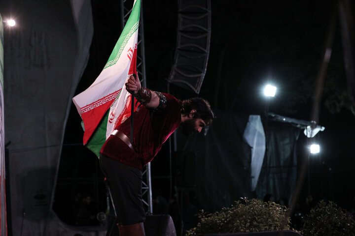 آرش کمانگیر مقابل دانشگاه تهران