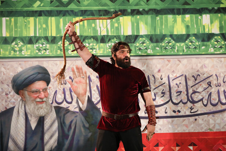 آرش کمانگیر مقابل دانشگاه تهران